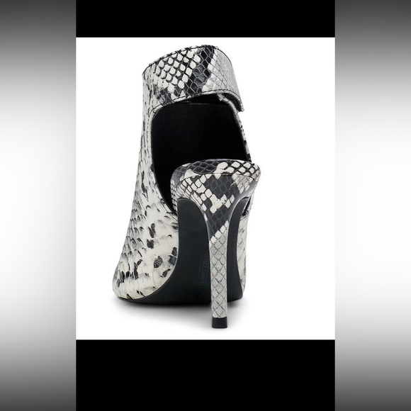 Vince Camuto Anglessi Snake Print Leather Heel Dress Sandals size 7.5 with box - Picture 12 of 16
